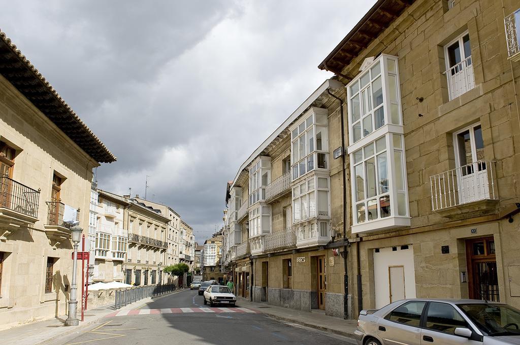 Apartamentos Turisticos Los Zapatos Morados Haro Dış mekan fotoğraf